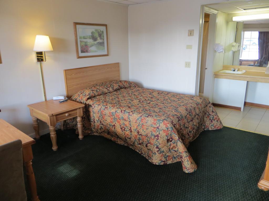 Pine Crest Motor Lodge Holly Springs Экстерьер фото