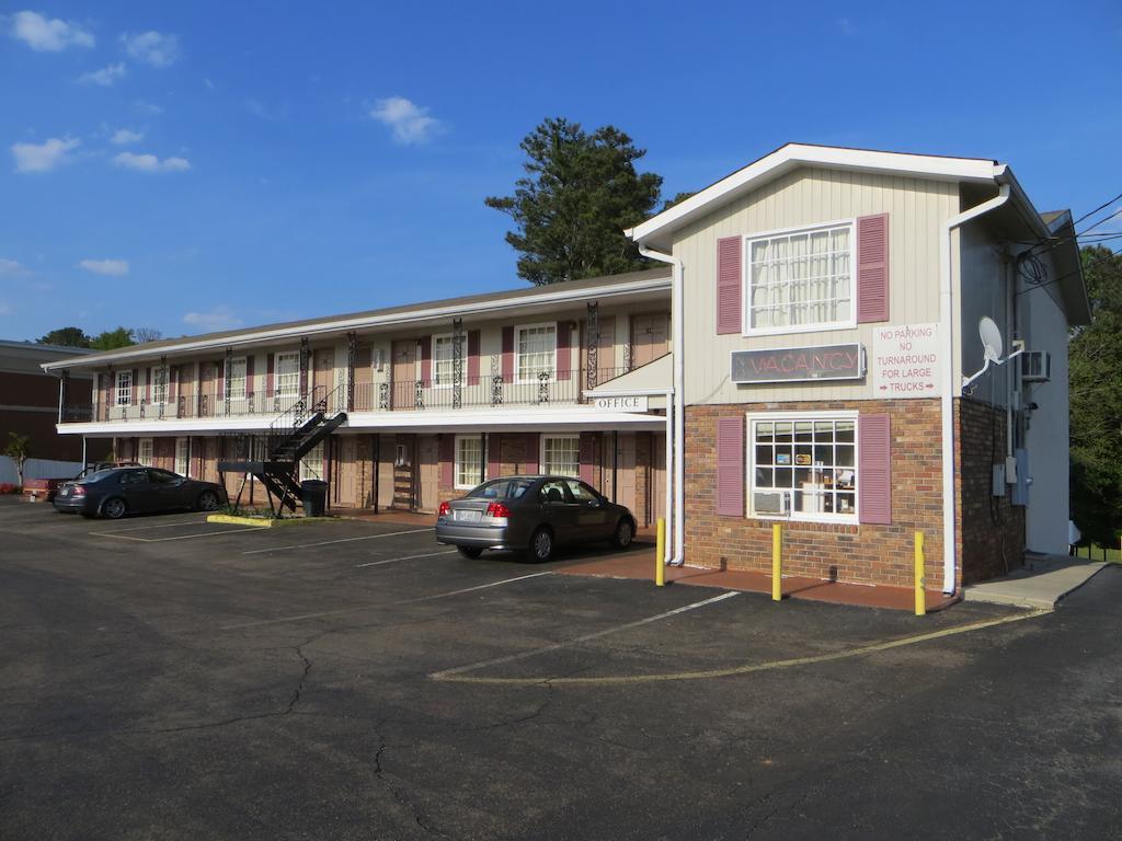 Pine Crest Motor Lodge Holly Springs Экстерьер фото